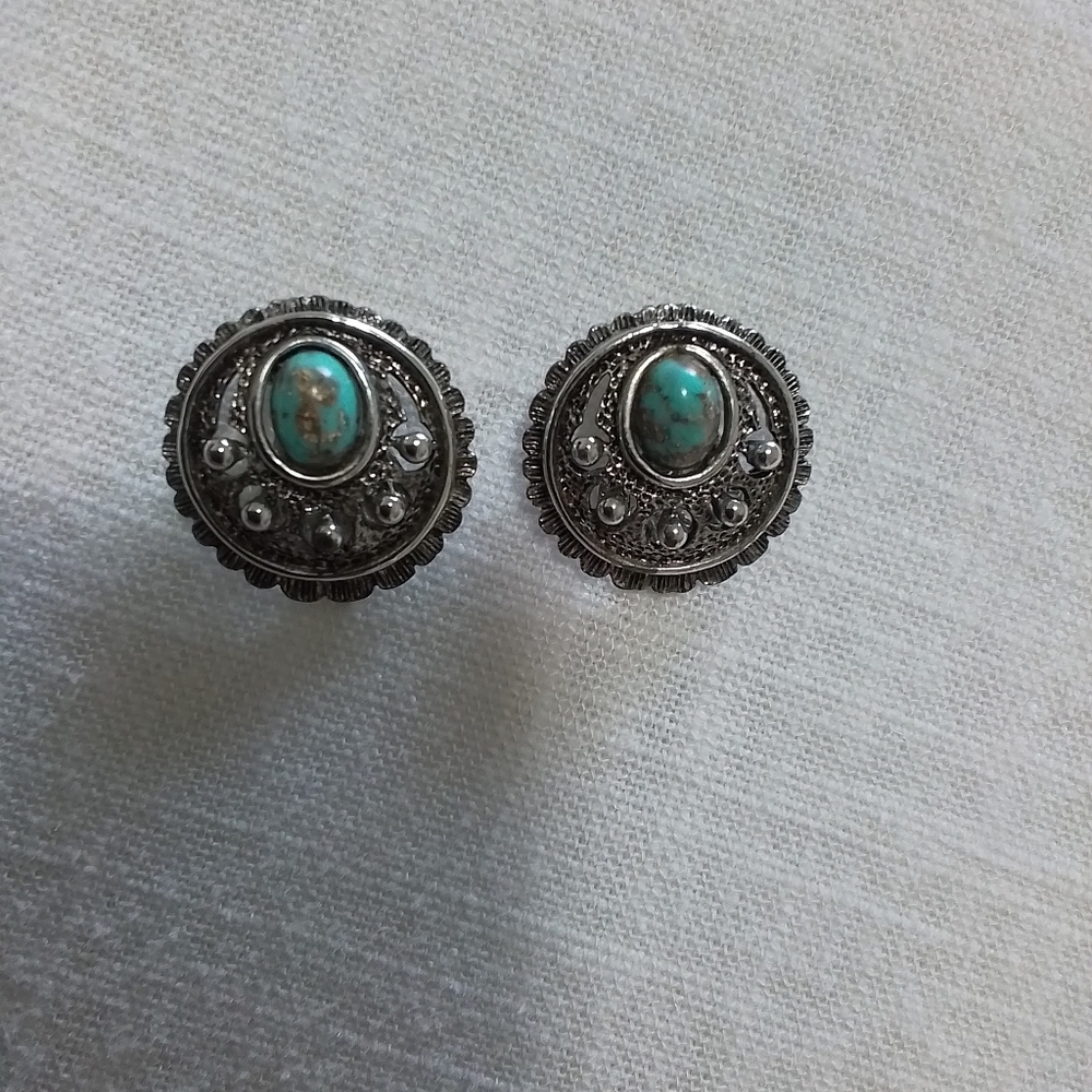 Vintage Sarah Cov PAT pending Silvertone and Turquoise Color Clip On Earrings